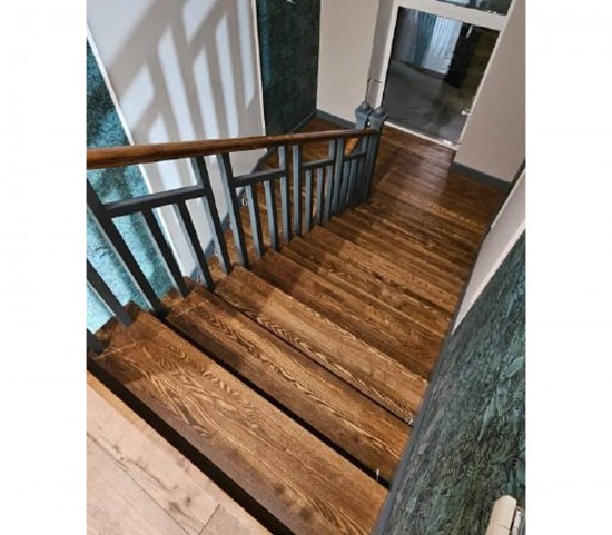 Лестница из Ясеня