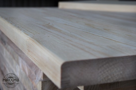 Ступень для лестницы Сосна цельноламельная Размер: 40*300*1000